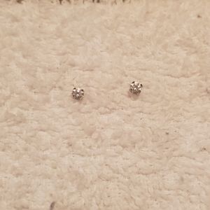 1/8 Carat White Gold Diamond Stud Earrings